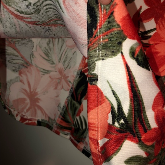 Floral body-con skirt -NEW! - Picture 5 of 6